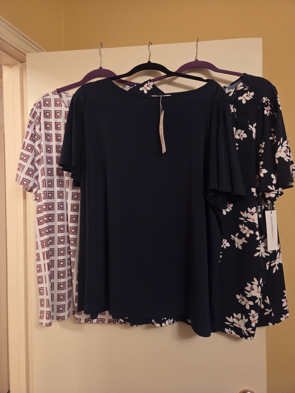 Lot Of 3 Nwt Liz Claiborne Women's Flutter Sleeve Tops - Picture 1 of 8
